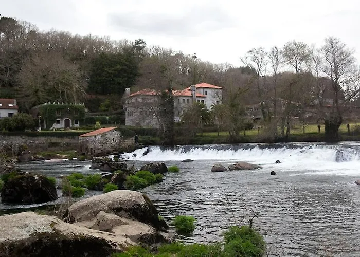 A Casa Da Moreira - En Ponte Maceira 펜션 *